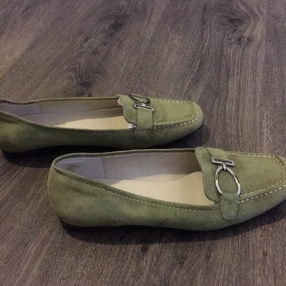 AK Anne Klein Flats - Picture 2 of 6